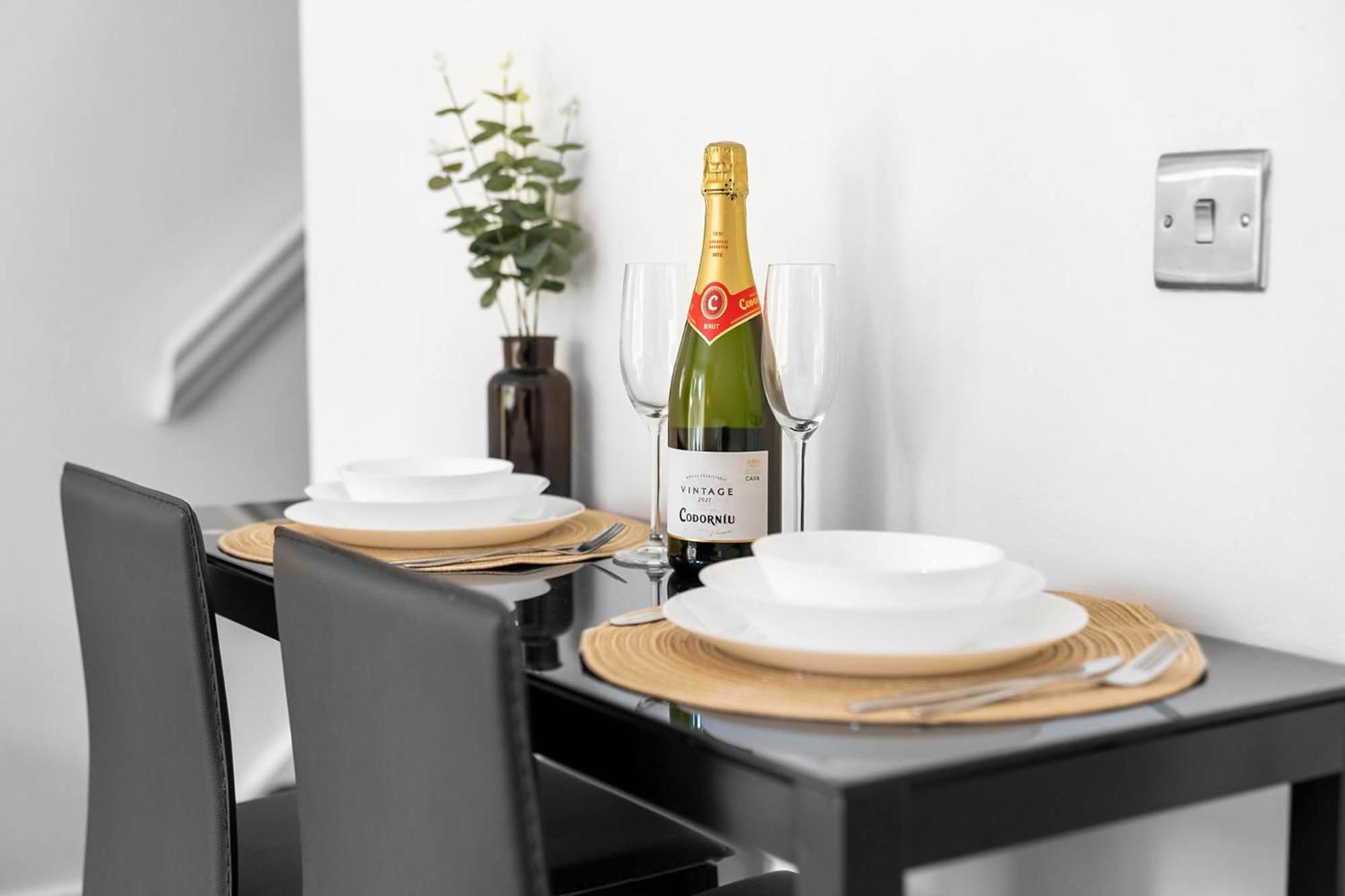 2 Bedroom House - Garden & Parking 2Gm - Wifi Birmingham Buitenkant foto